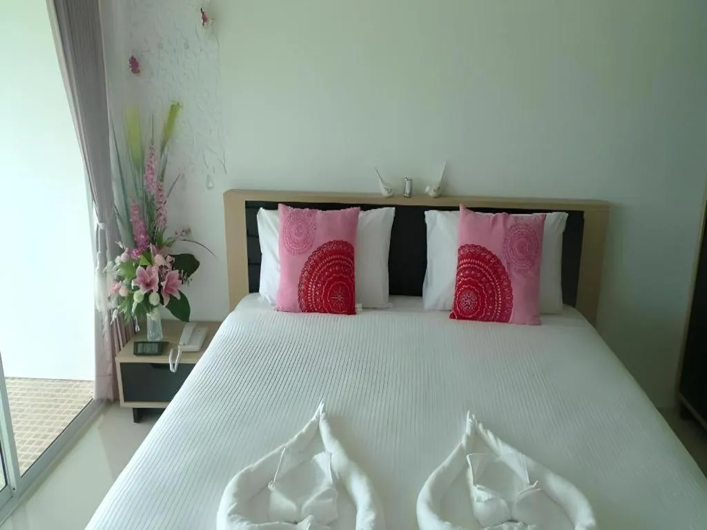 Bed in Phet Cha-am Plaza&Resort