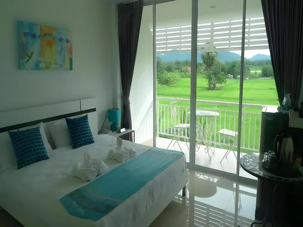 Bed in Phet Cha-am Plaza&Resort