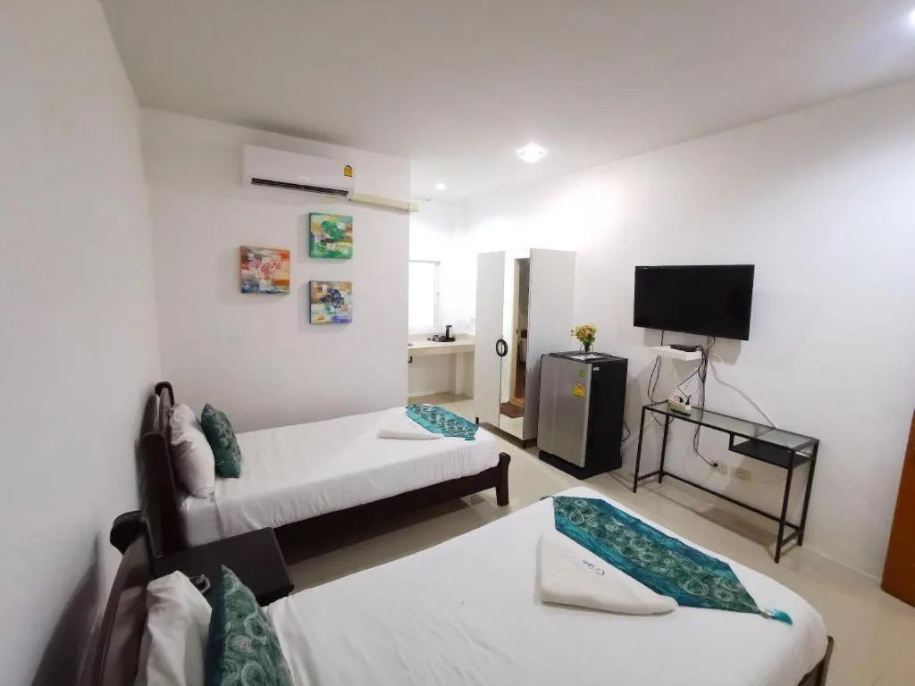 Bed in Phet Cha-am Plaza&Resort