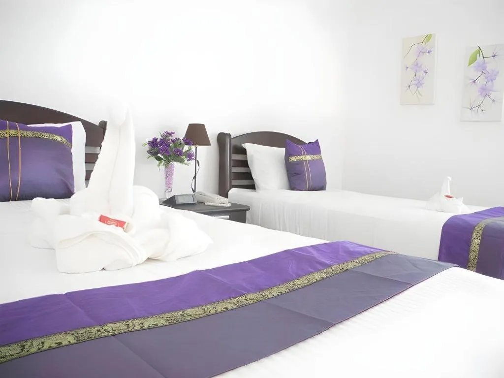 Bed in Phet Cha-am Plaza&Resort