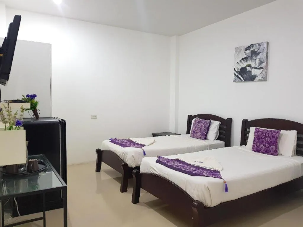 Bed in Phet Cha-am Plaza&Resort