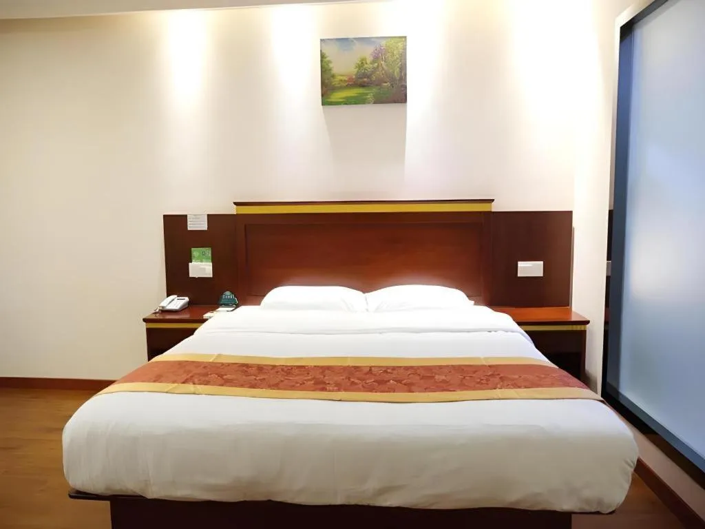 Bed in GreenTree Inn Shanghai Minhang Development Zone Subway Station Business Hotel