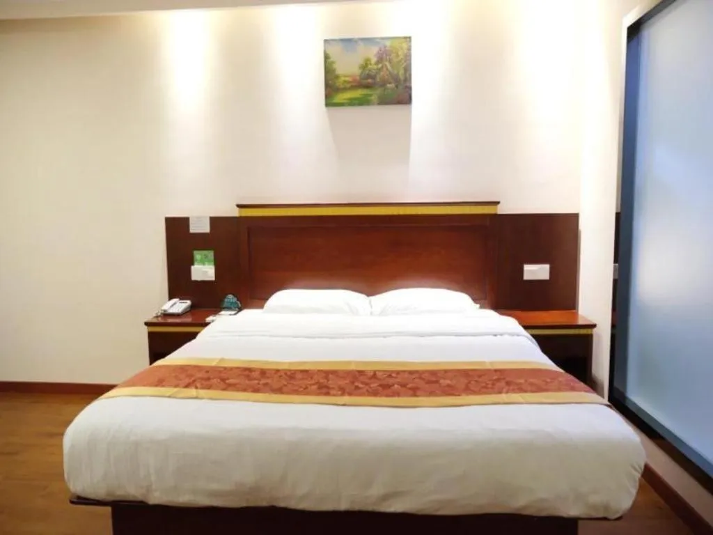 Bed in GreenTree Inn Shanghai Minhang Development Zone Subway Station Business Hotel