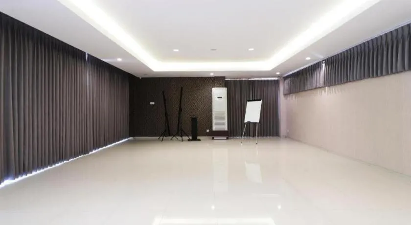 Dewarna Hotel and Convention Bojonegoro