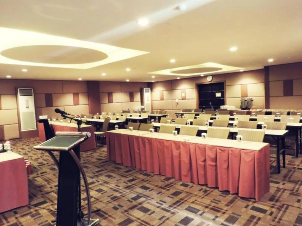Dewarna Hotel and Convention Bojonegoro