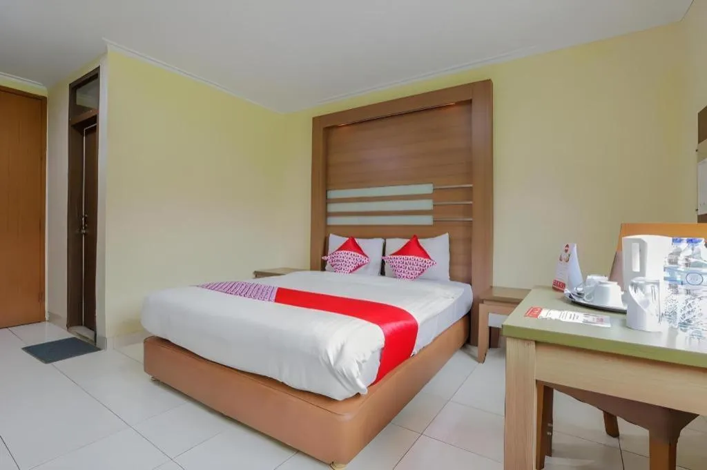 Bed in Hotel Senen Indah Syariah