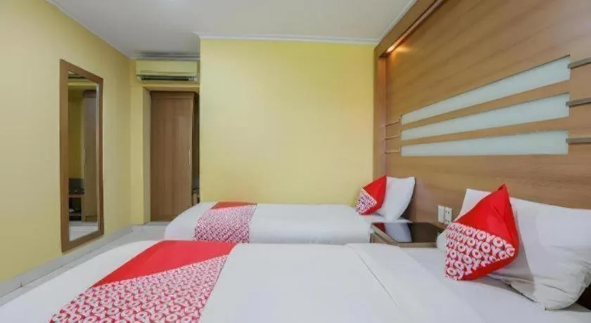 Bed in Hotel Senen Indah Syariah
