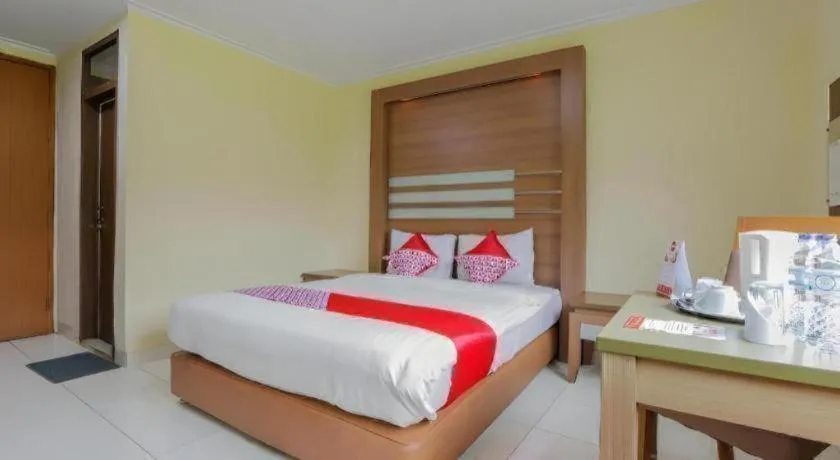 Bed in Hotel Senen Indah Syariah