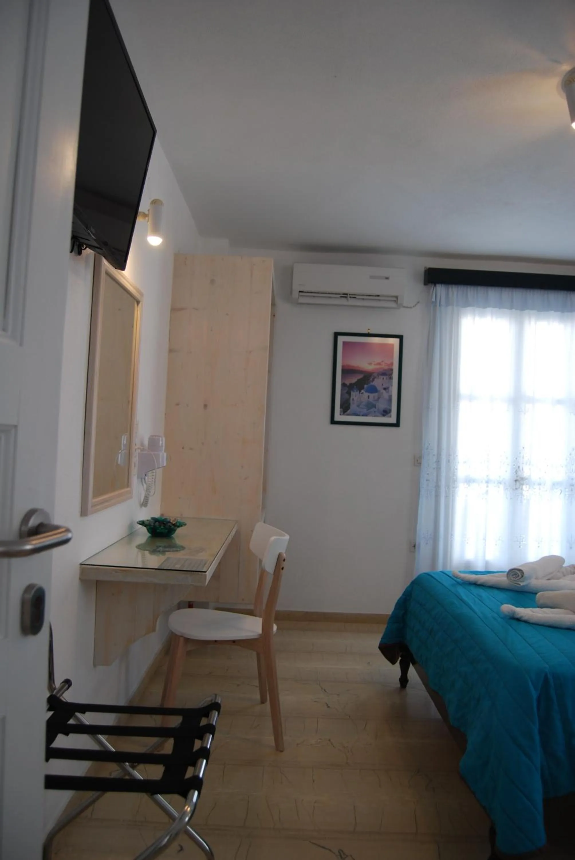 Photo of the whole room, Bed in Aretousa Villas