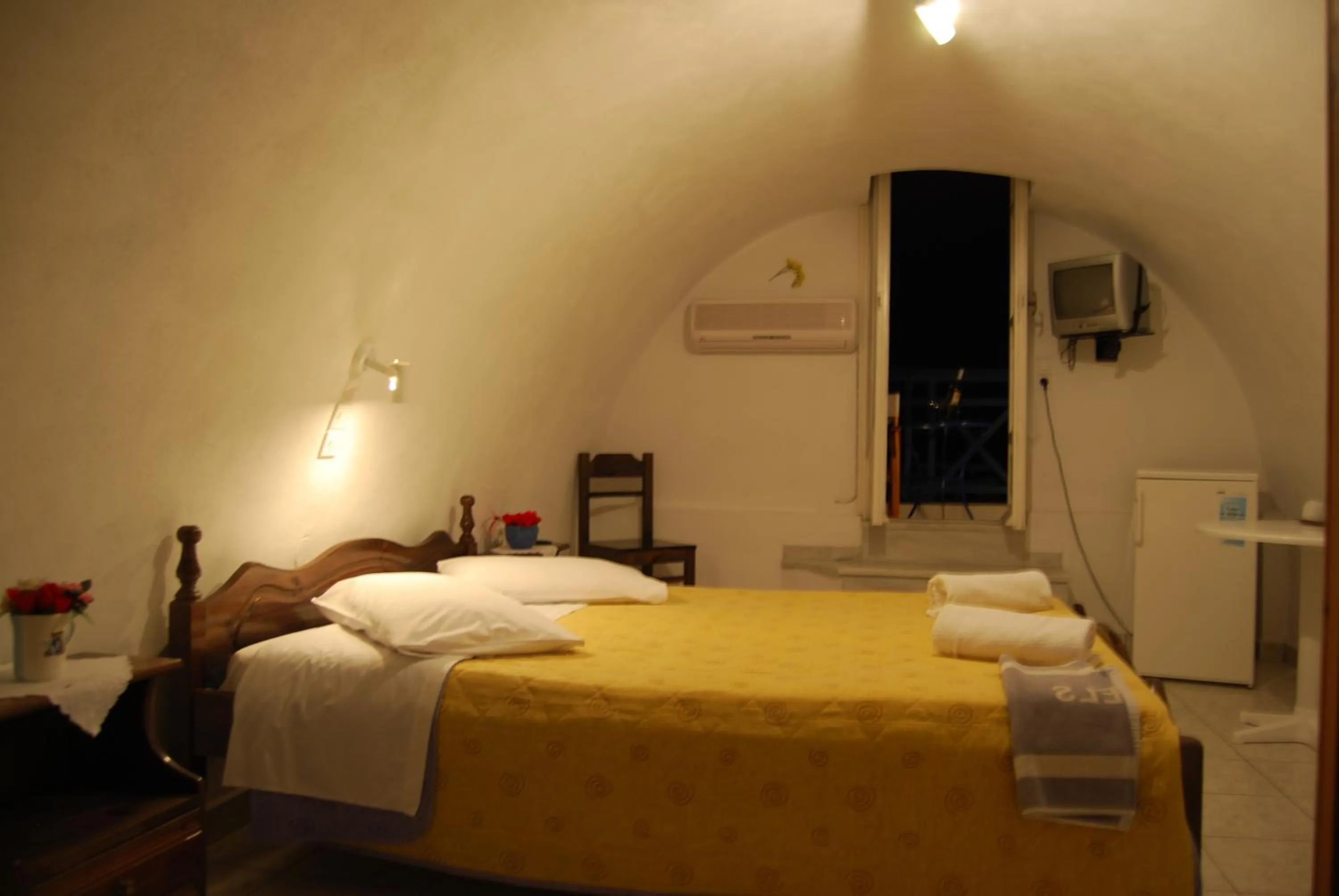 Bed in Aretousa Villas