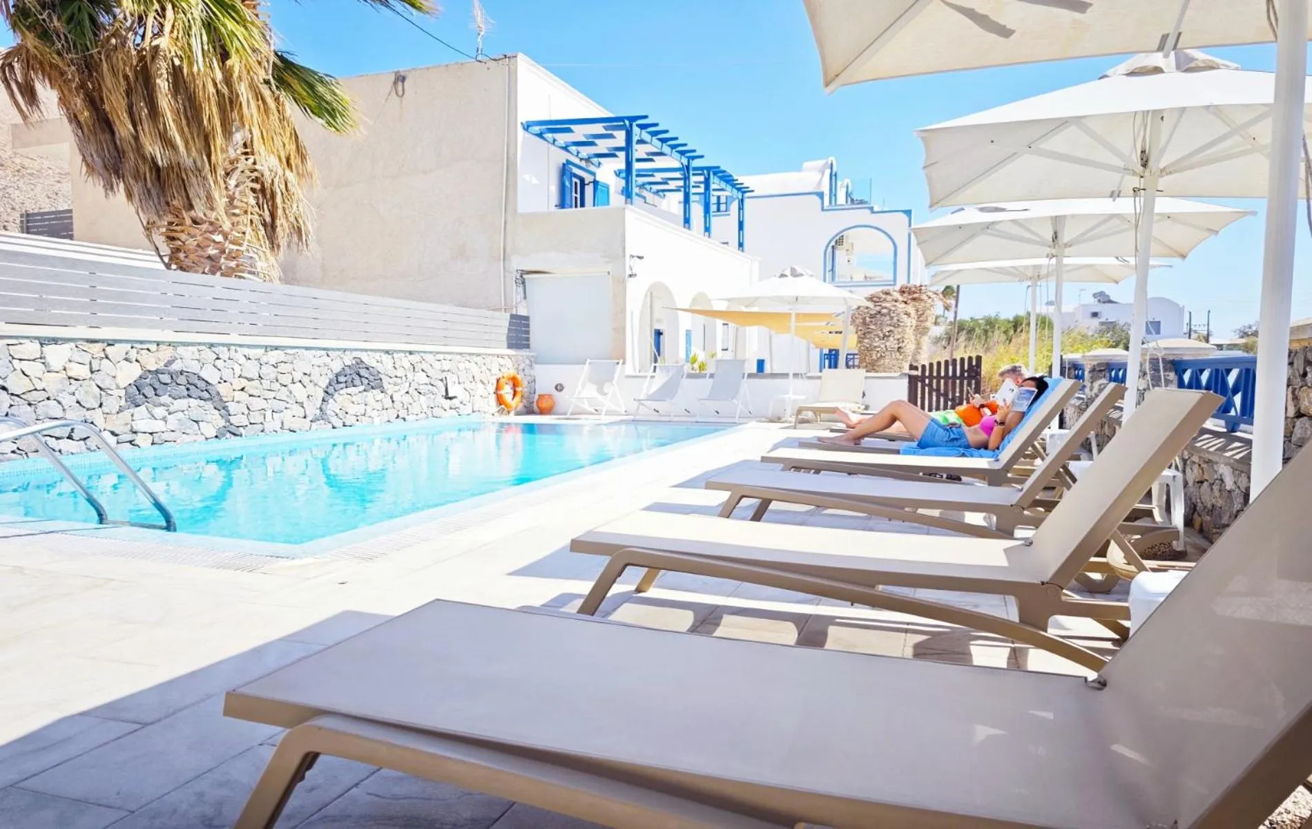 Swimming pool in Aretousa Villas