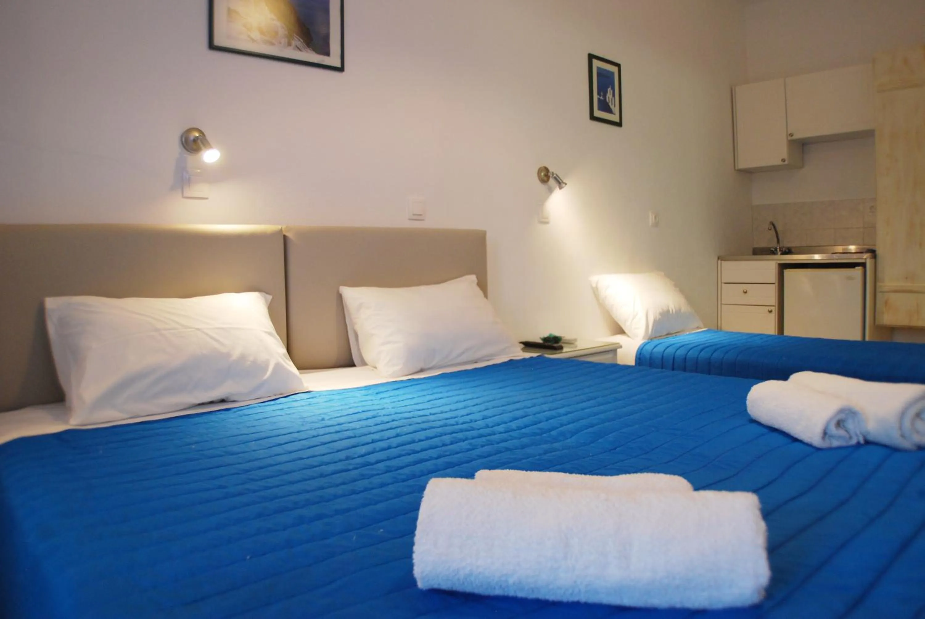 Photo of the whole room, Bed in Aretousa Villas