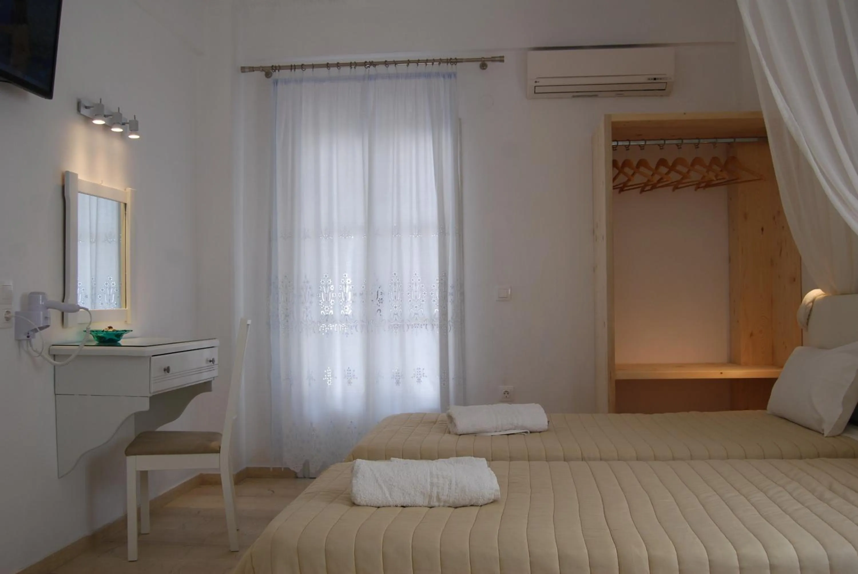 Day, Bed in Aretousa Villas