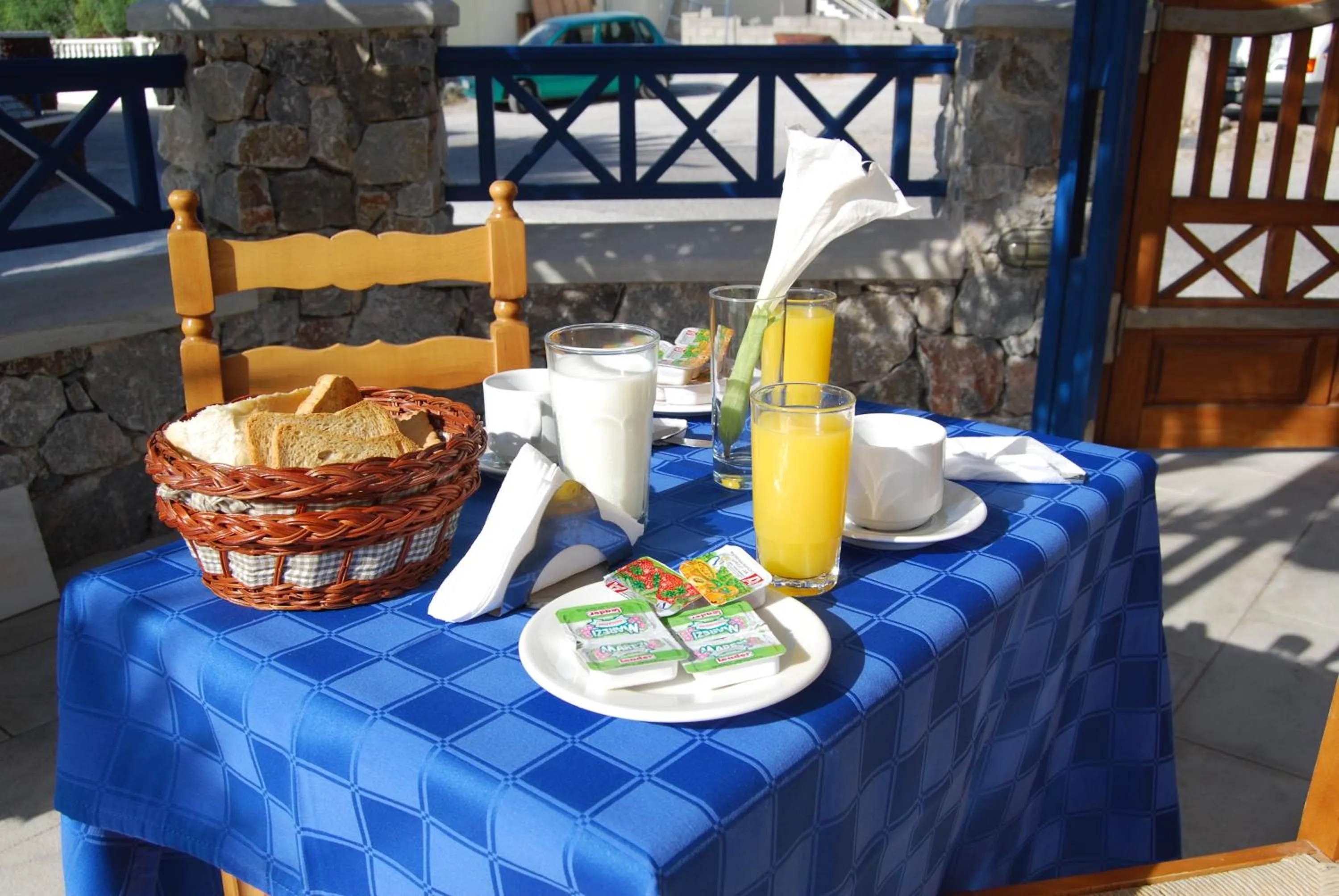 Facade/entrance in Aretousa Villas