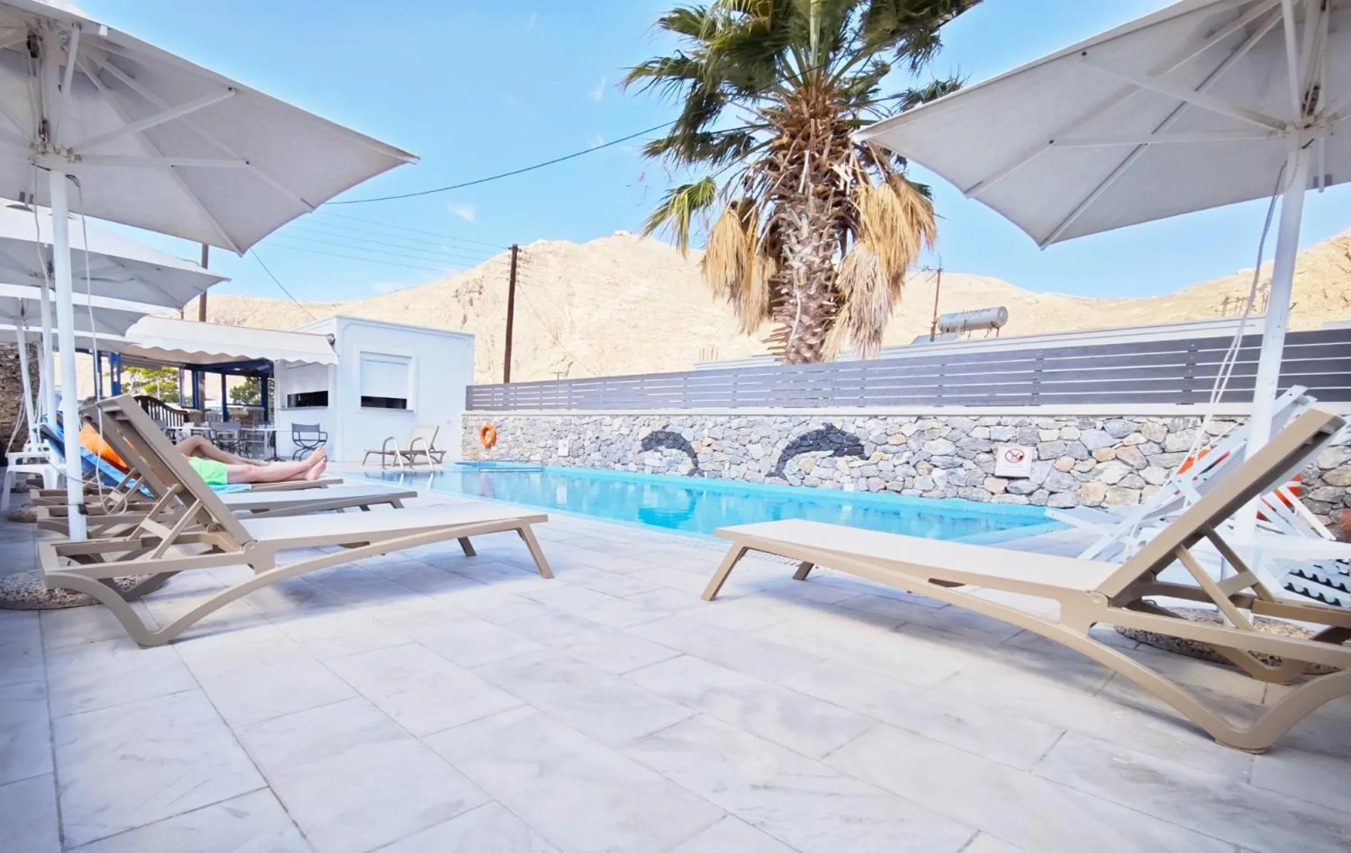 Swimming pool in Aretousa Villas