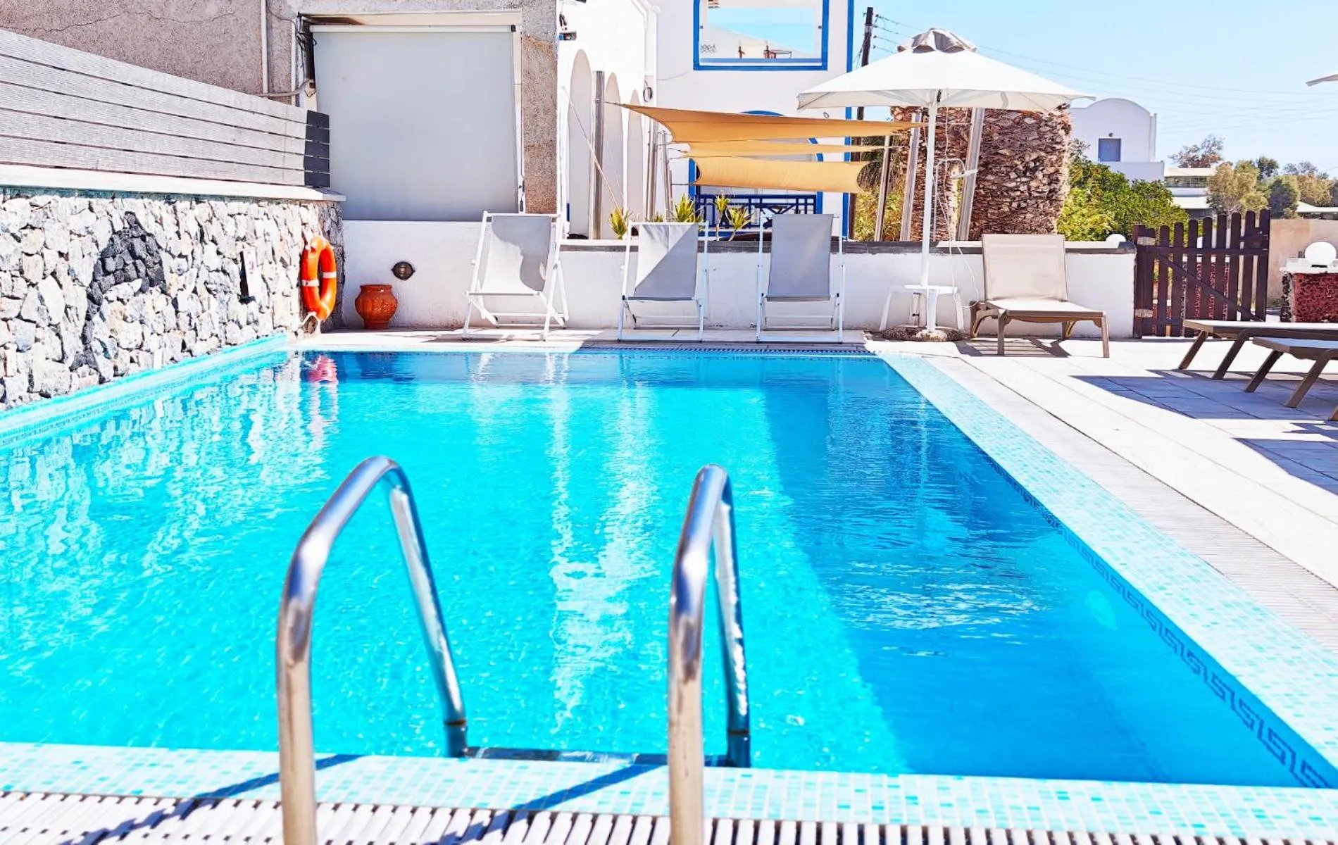 Swimming pool in Aretousa Villas