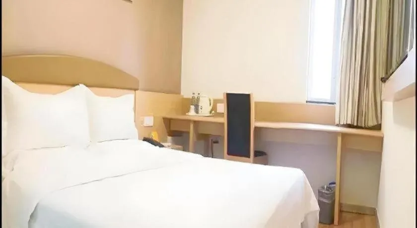 Bed in 7 Days Inn Changsha Pedestrian Street Nanmenkou Metro Station
