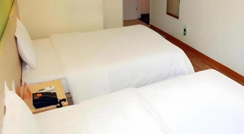 Bed in 7 Days Inn Changsha Pedestrian Street Nanmenkou Metro Station