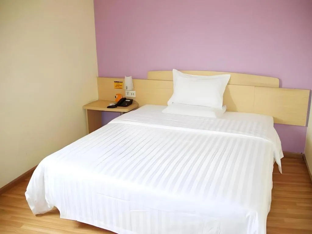 Bed in 7 Days Inn Changsha Pedestrian Street Nanmenkou Metro Station