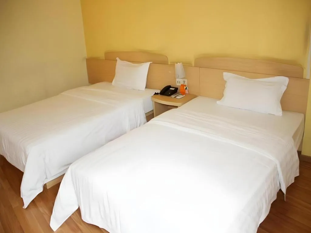 Bed in 7 Days Inn Changsha Pedestrian Street Nanmenkou Metro Station
