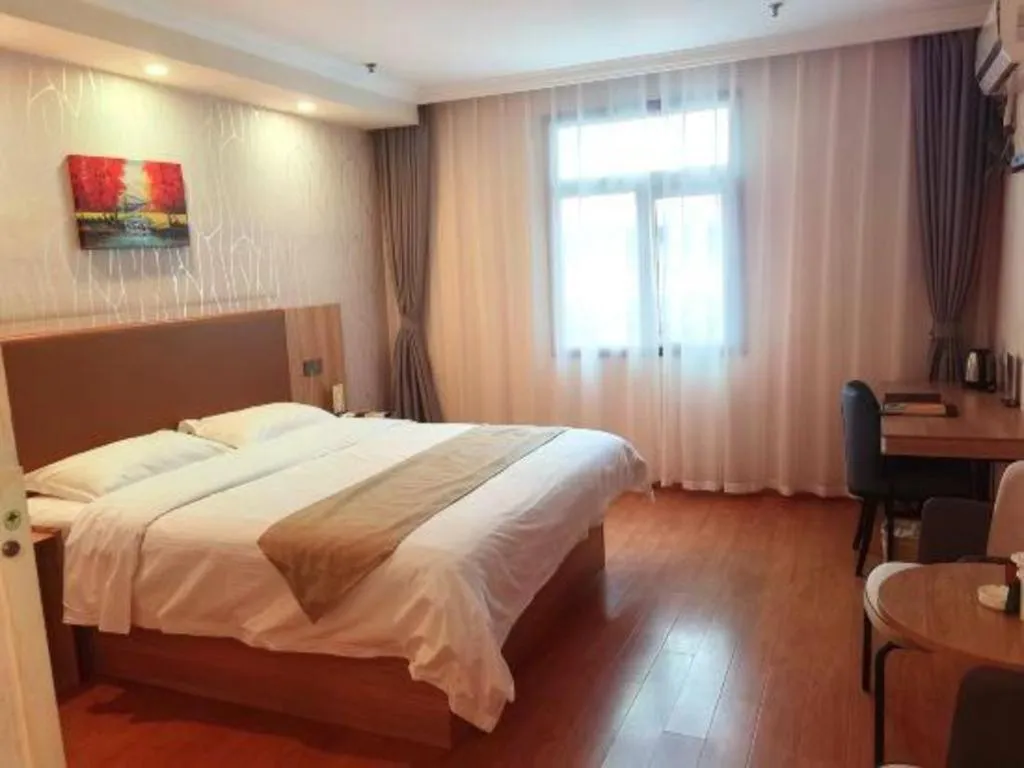Bed in GreenTree Inn Kunshan Shimao Plaza Business Hotel