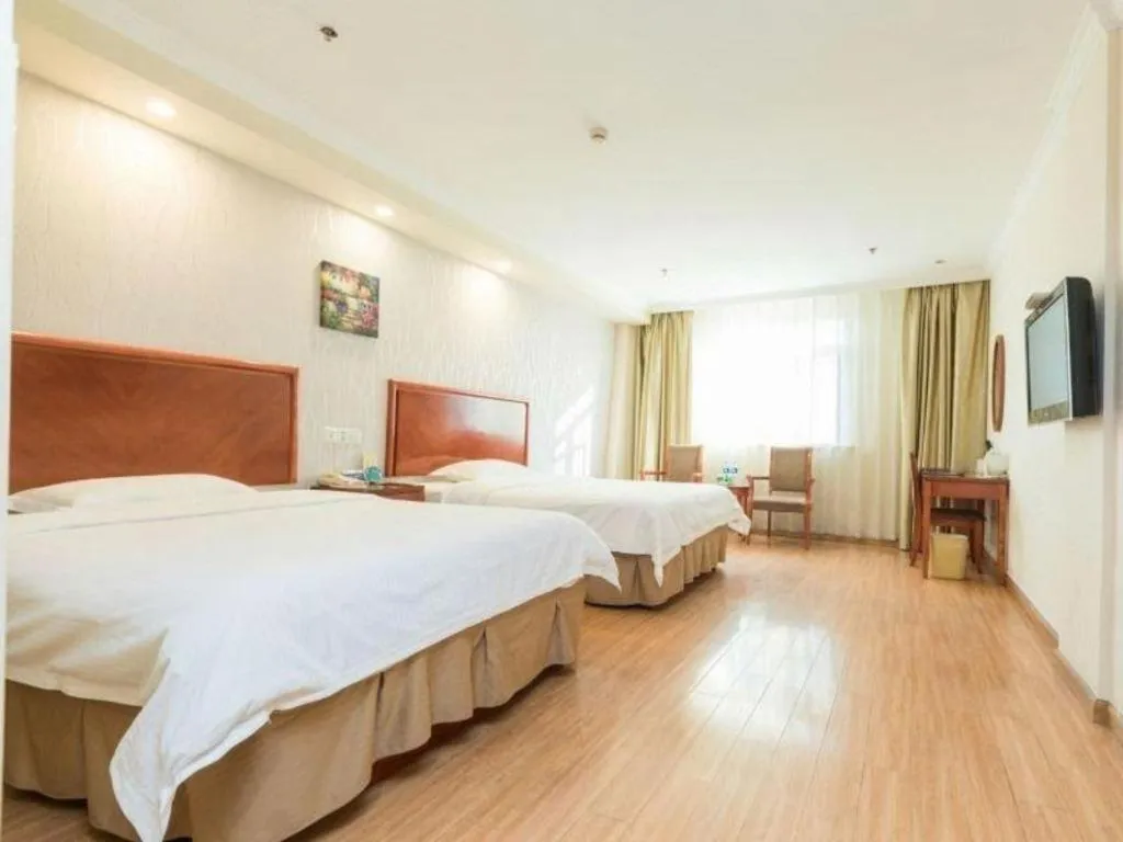 Bed in GreenTree Inn Kunshan Shimao Plaza Business Hotel