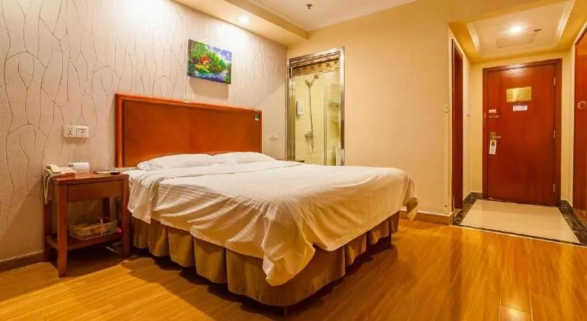 Bed in GreenTree Inn Kunshan Shimao Plaza Business Hotel