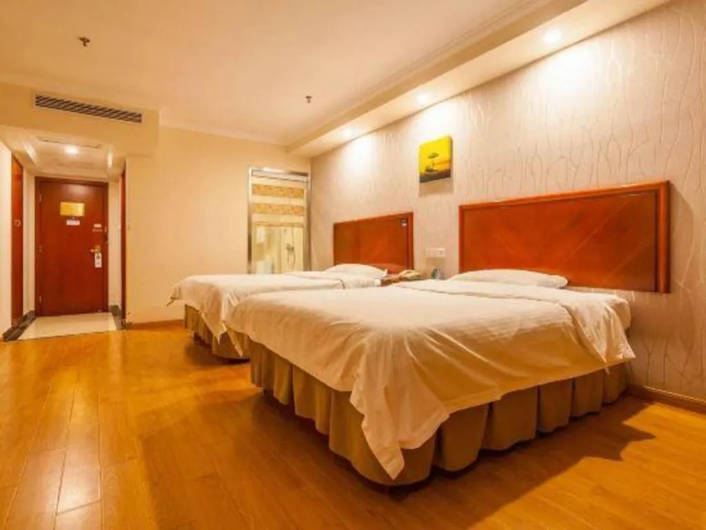 Bed in GreenTree Inn Kunshan Shimao Plaza Business Hotel