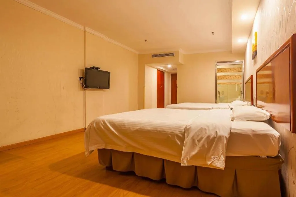 Bed in GreenTree Inn Kunshan Shimao Plaza Business Hotel