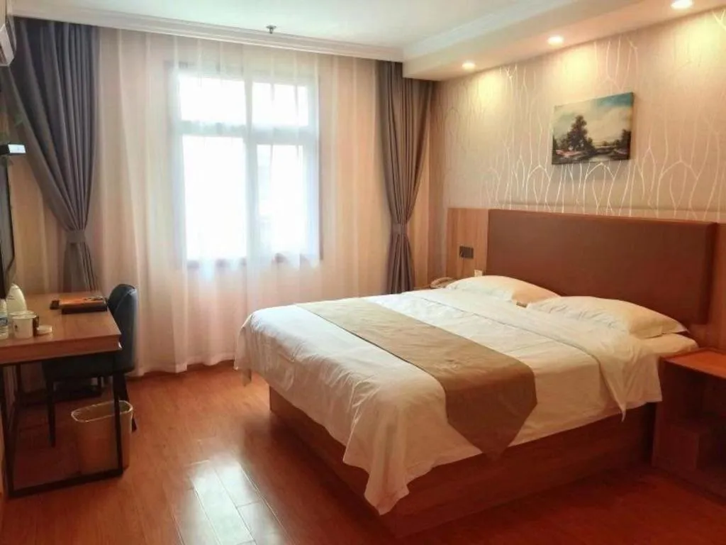 Bed in GreenTree Inn Kunshan Shimao Plaza Business Hotel