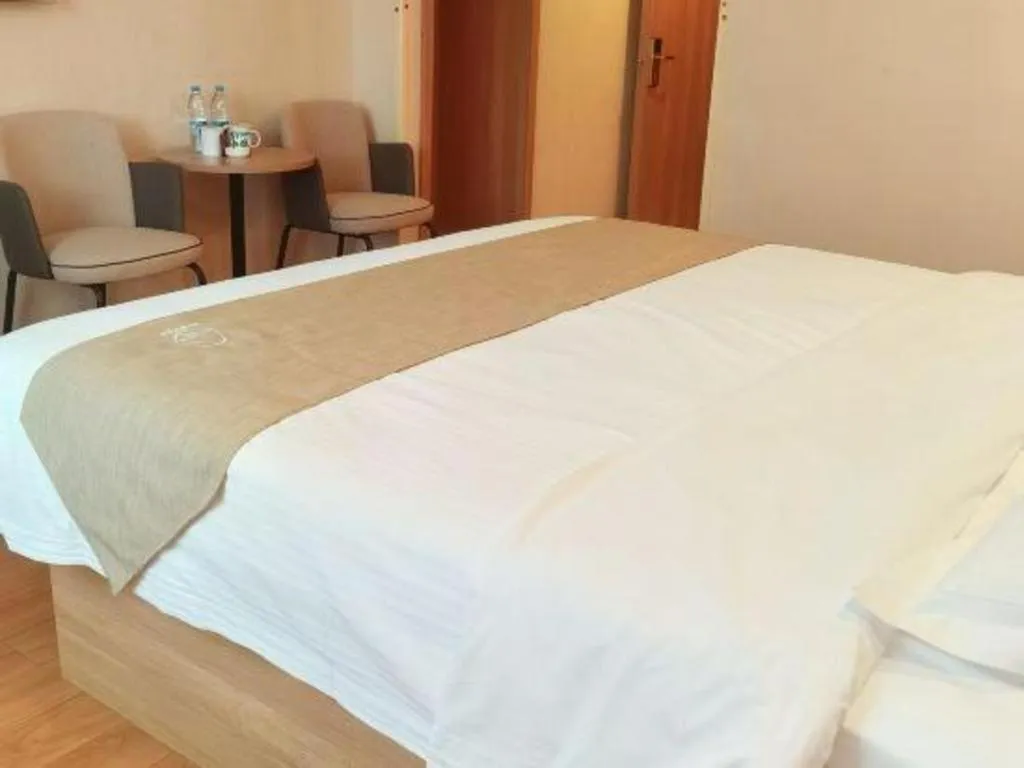 Bed in GreenTree Inn Kunshan Shimao Plaza Business Hotel