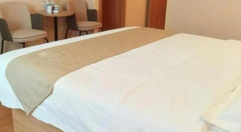 Bed in GreenTree Inn Kunshan Shimao Plaza Business Hotel