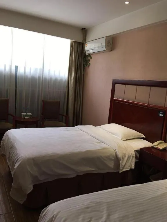 Bed in GreenTree Inn Kunshan Shimao Plaza Business Hotel