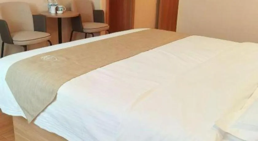 Bed in GreenTree Inn Kunshan Shimao Plaza Business Hotel