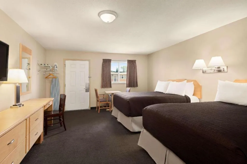 Bed in Thriftlodge Moose Jaw