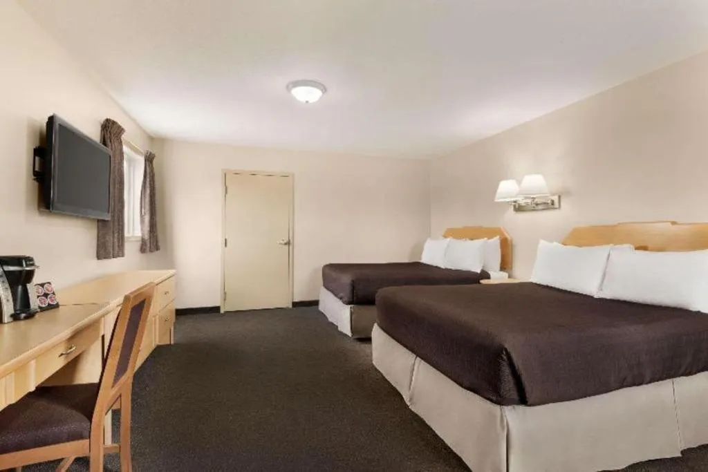 Bed in Thriftlodge Moose Jaw