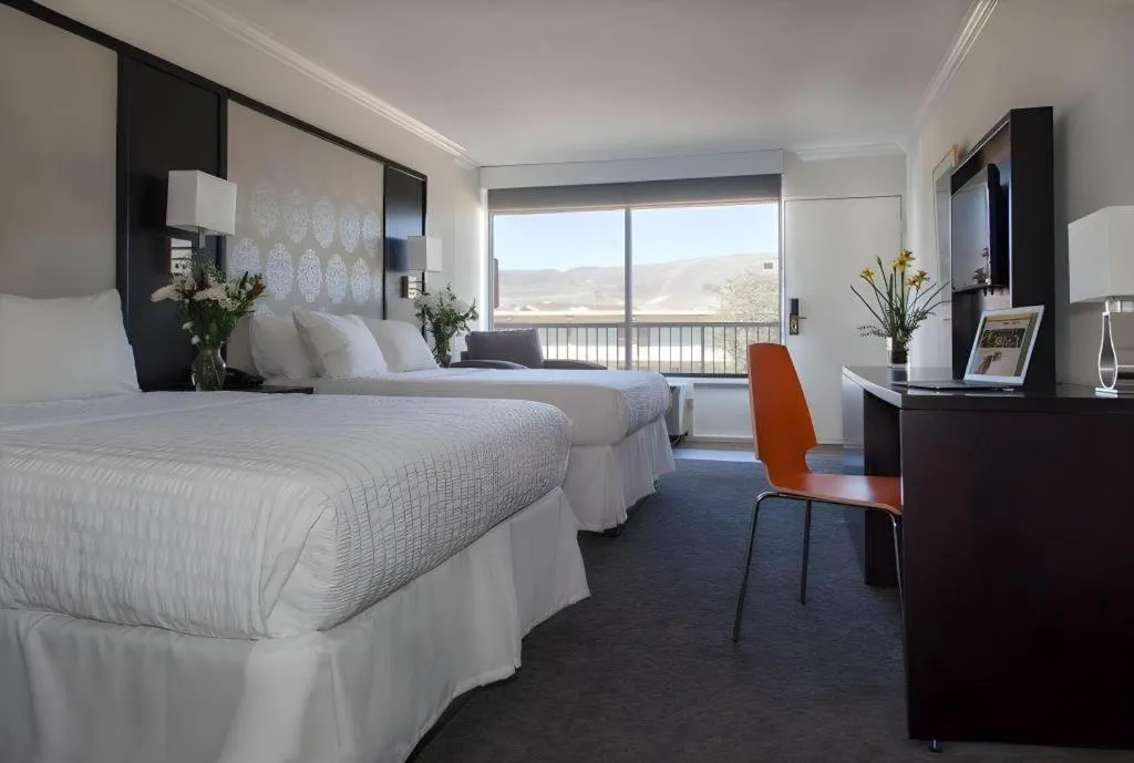 Bed in Park Pointe Hotel