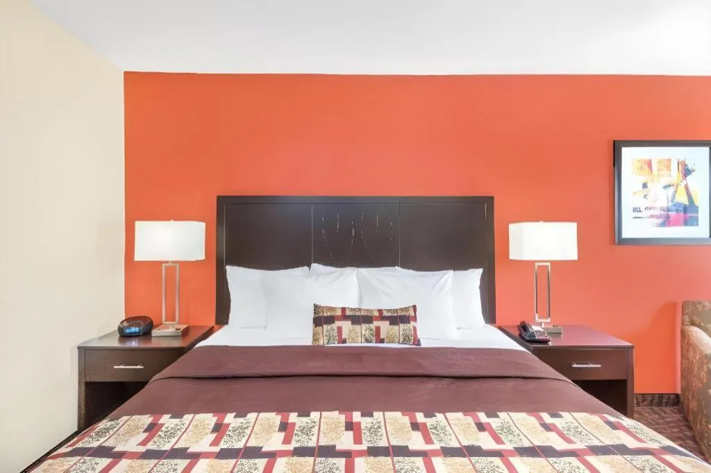 Bed in Days Inn by Wyndham Rayville