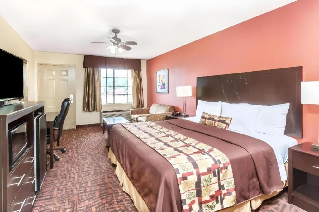 Bed in Days Inn by Wyndham Rayville