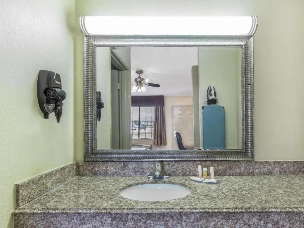 Days Inn by Wyndham Rayville