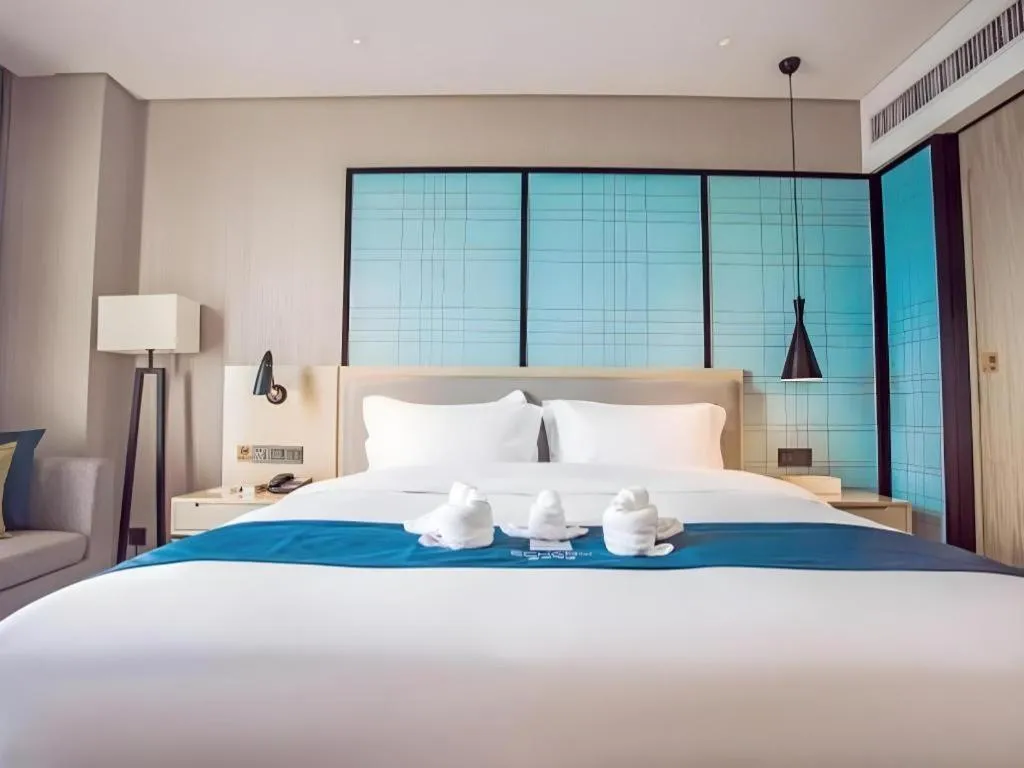 Bed in Echarm Hotel Qionghai Wanquan River