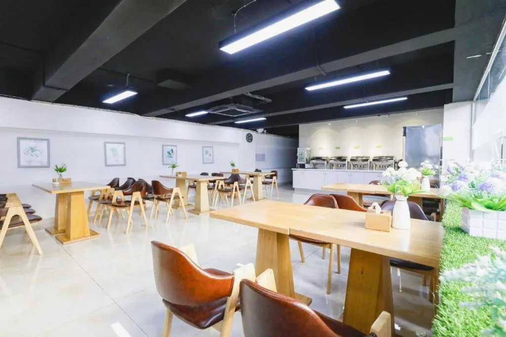 Vatica HeFei Baishuiba BHG Hotel