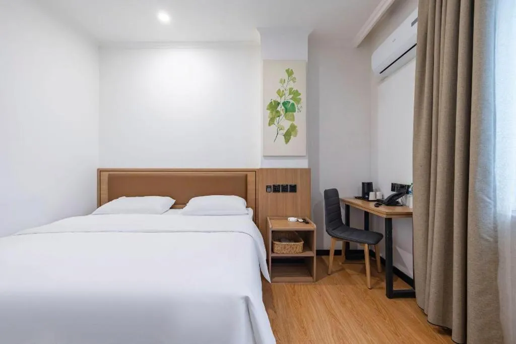 Bed in GreenTree Inn Chaoyang Shuangta District Bus Station