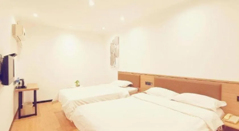 Bed in GreenTree Inn Chaoyang Shuangta District Bus Station