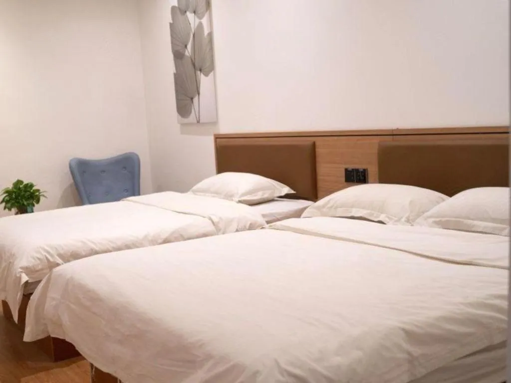 Bed in GreenTree Inn Chaoyang Shuangta District Bus Station