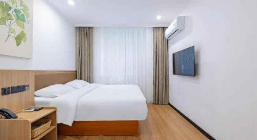 Bed in GreenTree Inn Chaoyang Shuangta District Bus Station