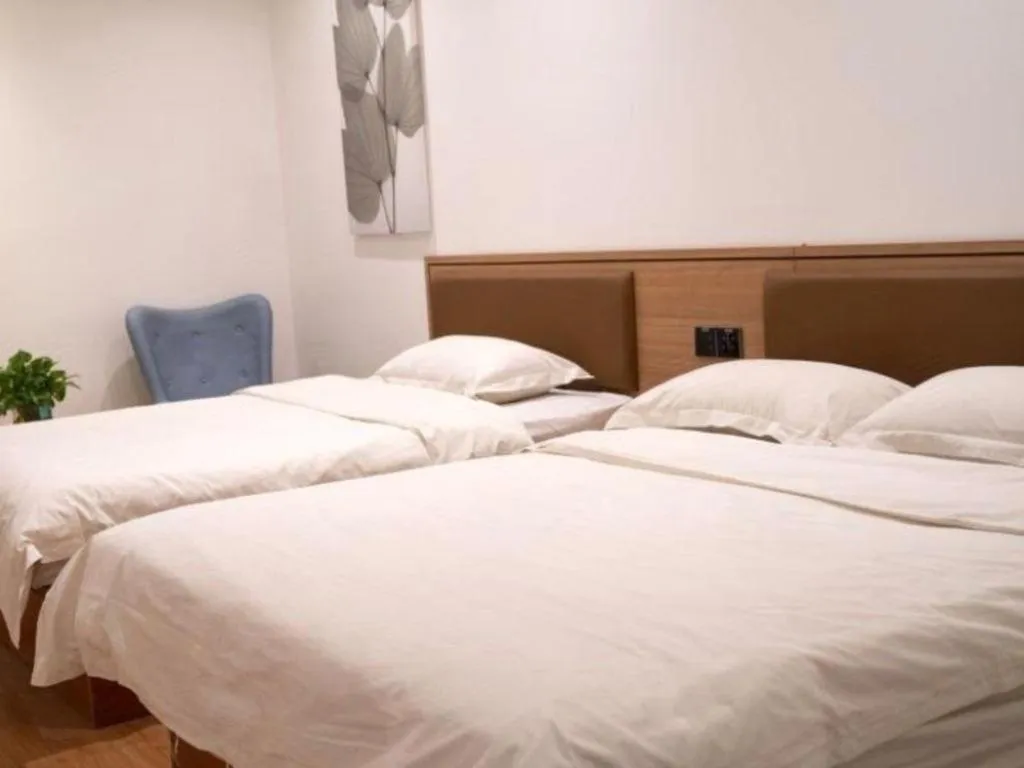 Bed in GreenTree Inn Chaoyang Shuangta District Bus Station