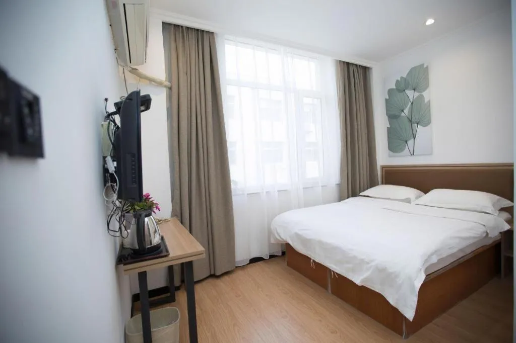 Bed in GreenTree Inn Chaoyang Shuangta District Bus Station