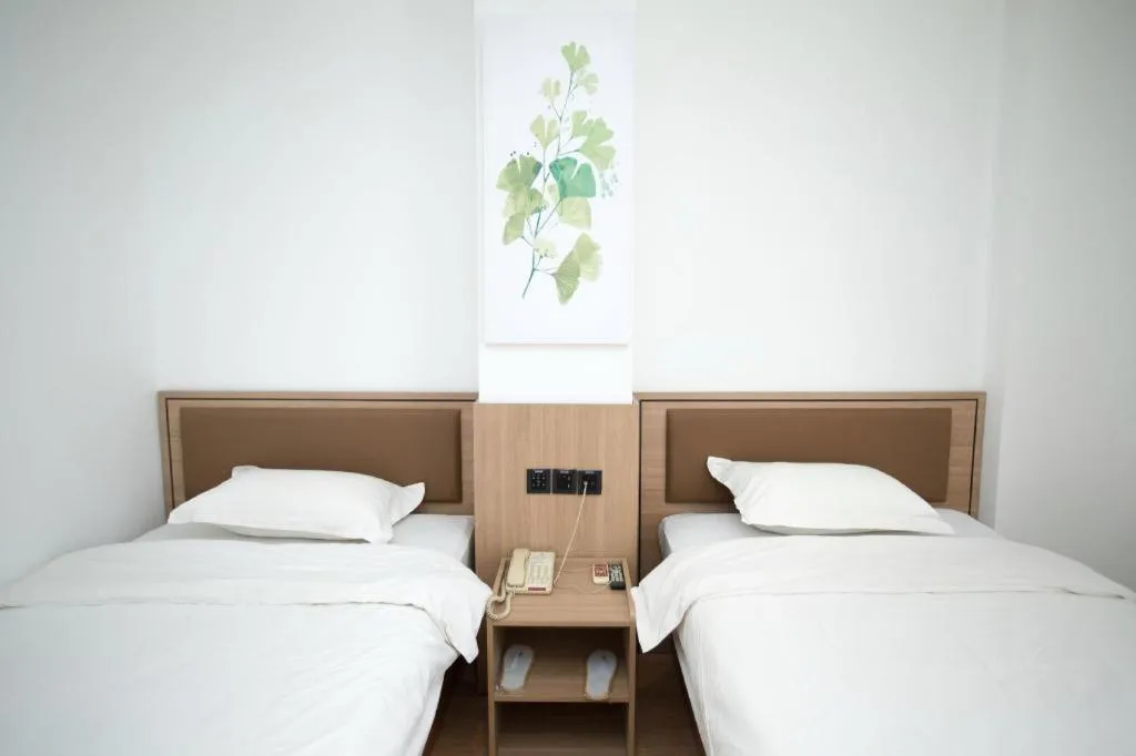 Bed in GreenTree Inn Chaoyang Shuangta District Bus Station