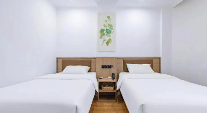 Bed in GreenTree Inn Chaoyang Shuangta District Bus Station